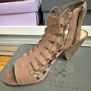 Vince Camuto Sandals Size 7.5